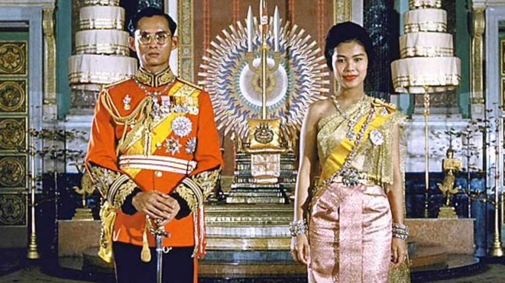 The Top 7 Richest Kings and Queens of the World