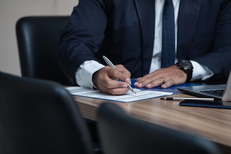 Choosing the right lawyer